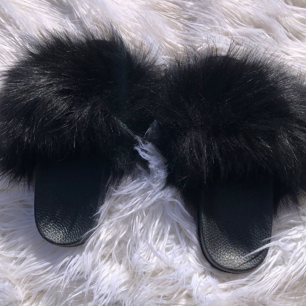 Black extra FUZZY slides💫women 💫sz7